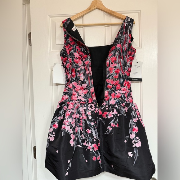 Red Valentino Sleeveless Mini Dress - Picture 3 of 4